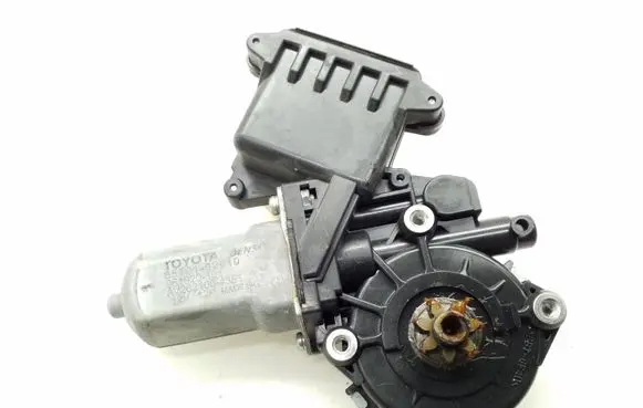 Toyota Avensis T270 Front door window regulator motor 8570102010