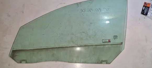 Volvo XC70 Front door window glass four-door DOT57M53AS2