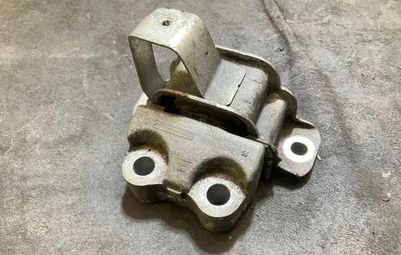 Opel Combo D Engine mount bracket 71A23618