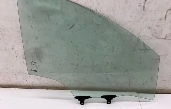 KIA Sportage Front door window glass four-door