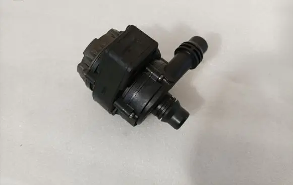 BMW X7 G07 Electric auxiliary coolant/water pump 6834936