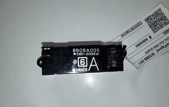 Mitsubishi Pajero Electric window control switch 8608A005