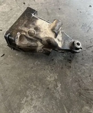 Mercedes-Benz C W204 Engine mounting bracket A6512231404 6512231404