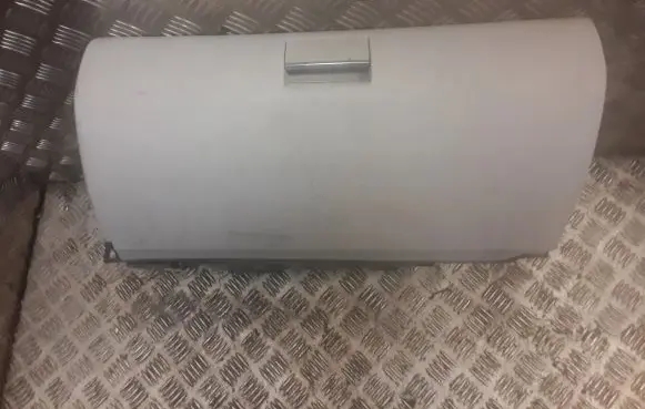 Mercedes-Benz A W169 Glove box