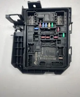 Dacia Sandero III Fuse module 284B71965R