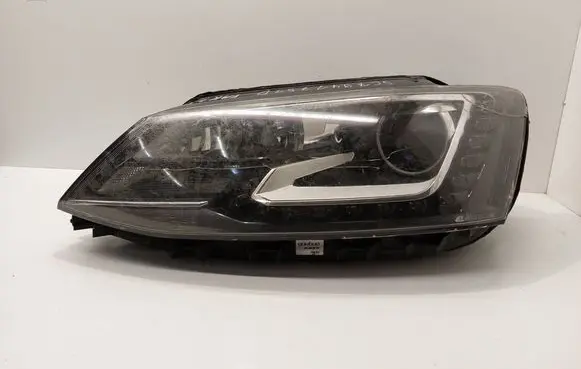 Volkswagen Jetta VI Headlight/headlamp 5C7941751D