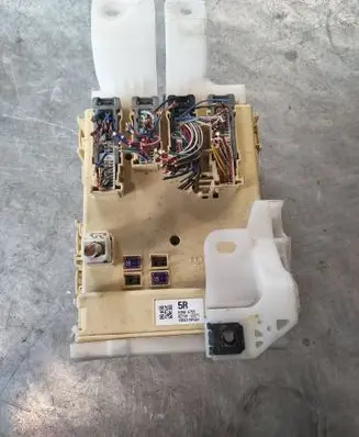 Toyota Auris E180 Fuse module 8922102480 50122230