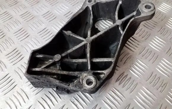 BMW 5 F10 F11 Engine mounting bracket 6781241