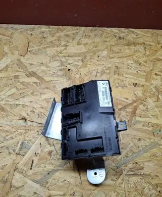 Ford Fiesta Comfort/convenience module AV1T15K600GH