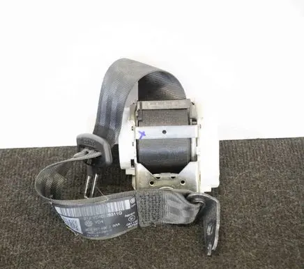Volkswagen PASSAT B7 Rear seatbelt