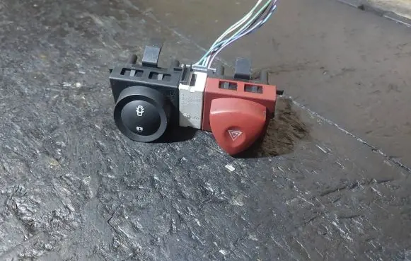 Renault Megane II Hazard light switch 8200095493 8200109723 8200107808