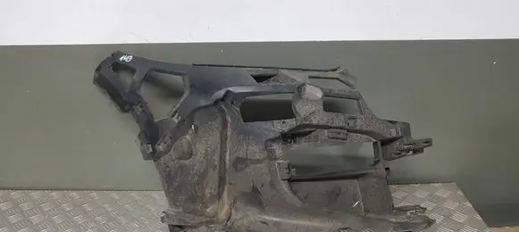BMW 1 F40 Front bumper mounting bracket 8070938