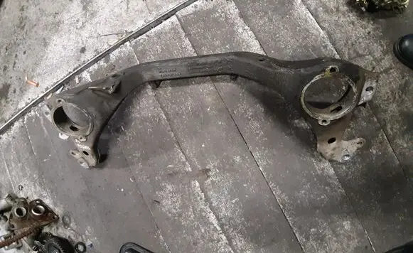 Volkswagen Touareg I Front subframe 7l8199207