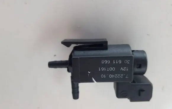Volvo V70 Vacuum valve 30611668