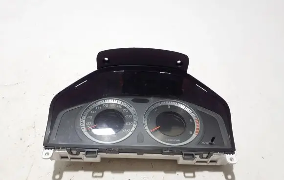 Volvo XC70 Speedometer (instrument cluster) 31270901