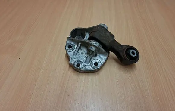 Peugeot 508 Engine mounting bracket 9647646380