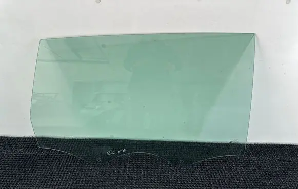 Audi Q7 4L Rear door window glass E143R001582