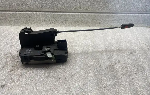 Opel Zafira A Coupe door lock (next to the handle) 