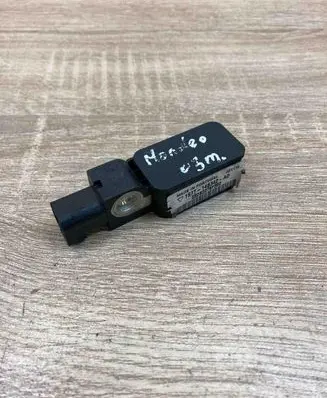 Ford Mondeo Mk III Airbag deployment crash/impact sensor 1S7T14B342AD 23DB0278F352