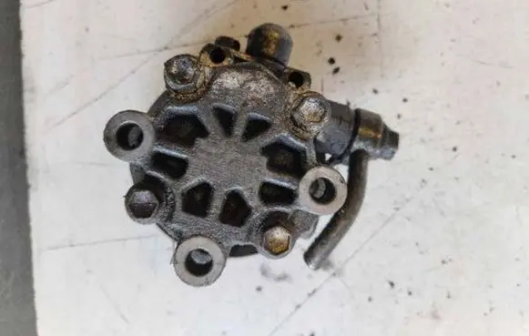 Toyota Avensis T220 Power steering pump