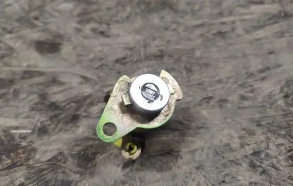 Suzuki Liana Front door lock (next to the handle) E47EA