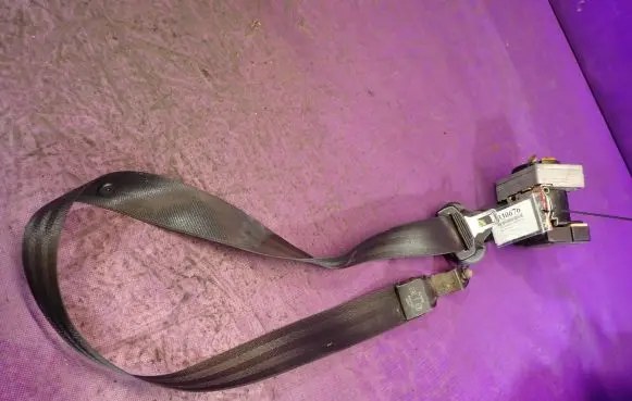 Skoda Fabia Mk1 (6Y) Front seatbelt 6Y0857702A