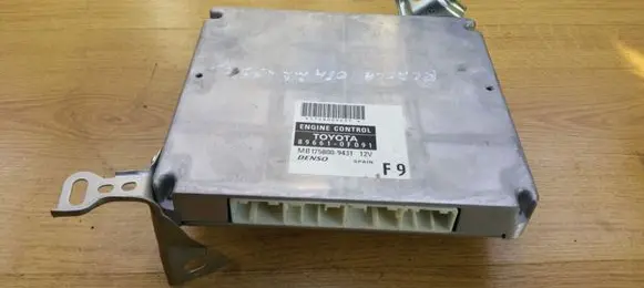 Toyota Corolla Verso AR10 Engine control unit/module 896610F091