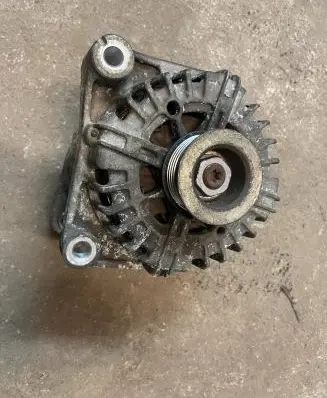 BMW 1 E81 E87 Generator/alternator 7802261