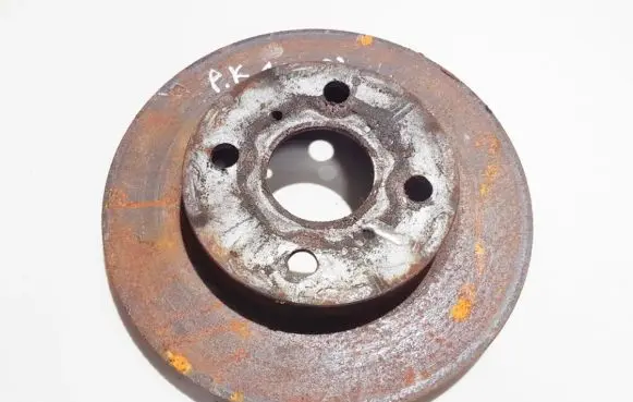 Toyota Yaris Front brake disc ventiliuojamas