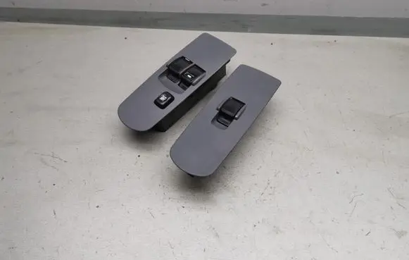 Mitsubishi Colt Electric window control switch MR587477 MN141018