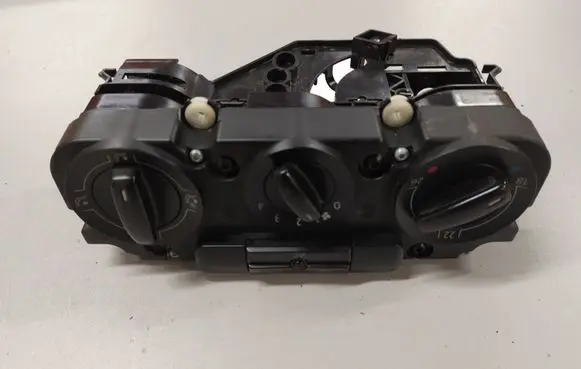 Volkswagen PASSAT B6 Climate control unit 74730960