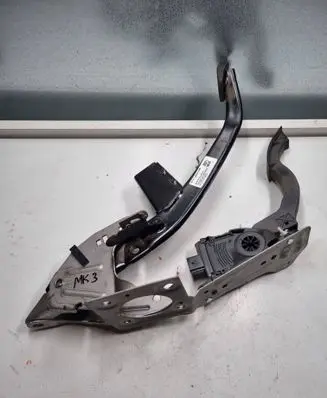 Ford Focus Brake pedal BV612467GB BV619F838AB