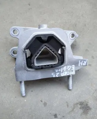 Opel Mokka B Engine mount bracket 9826533880