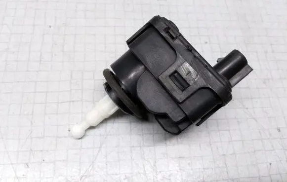 Mitsubishi Space Star Headlight level adjustment motor 00728232