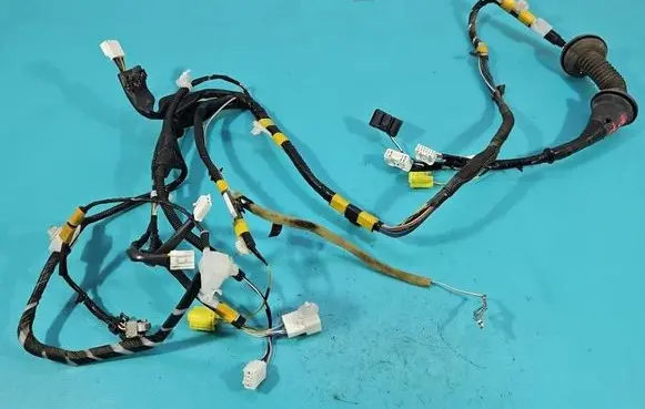Toyota RAV 4 (XA40) Front door wiring loom 15D119506 IMPRK1562935