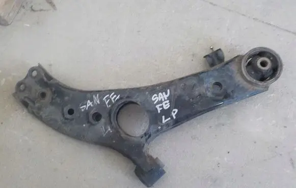 Hyundai Santa Fe Front lower control arm/wishbone 545002W200