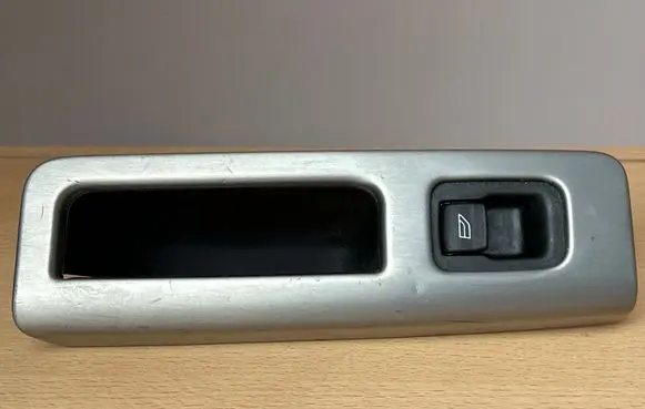 Volvo V50 Electric window control switch 8663813