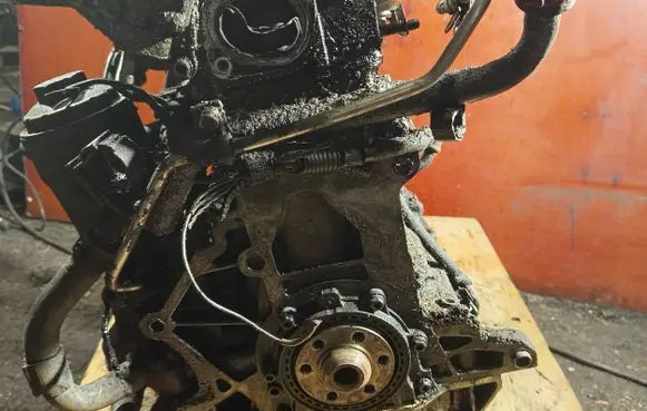 Volkswagen Transporter - Caravelle T5 Engine AXC
