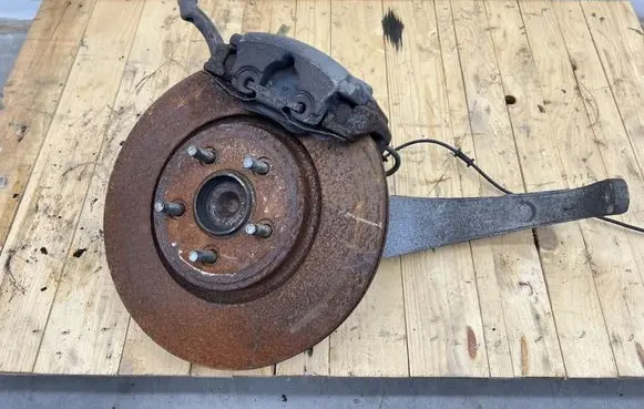 Front wheel hub spindle knuckle