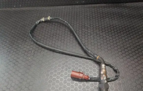 Volkswagen PASSAT CC Lambda probe sensor 06J906262 0250265975