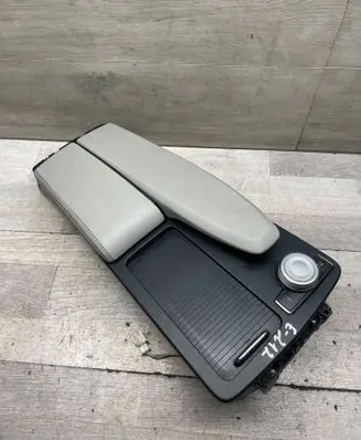 Mercedes-Benz E W212 Armrest 81568009 3353005 14072010