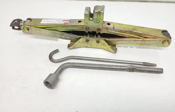Suzuki Grand Vitara II Lift Jack 