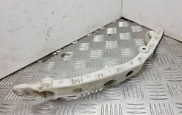 Nissan Juke I F15 Front bumper mounting bracket 622221KA0A