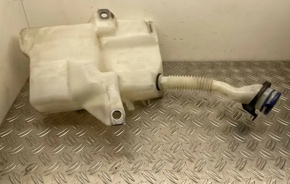Windshield washer fluid reservoir/tank