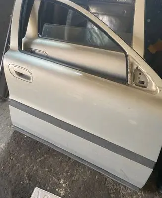 Volvo V70 Front door