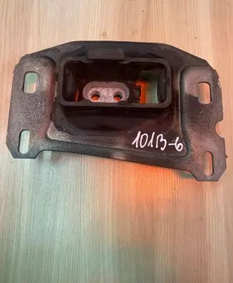 Peugeot Expert Engine mount bracket 