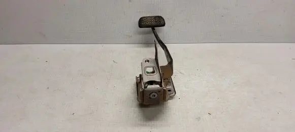 Toyota Yaris Verso Brake pedal