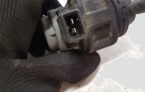 Renault Scenic II - Grand scenic II Turbo solenoid valve EV521