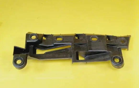 Rear bumper mounting bracket