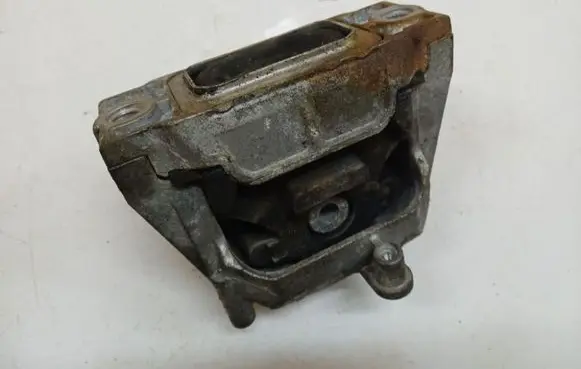 Audi A3 S3 8P Engine mount bracket 1K0197232AJ